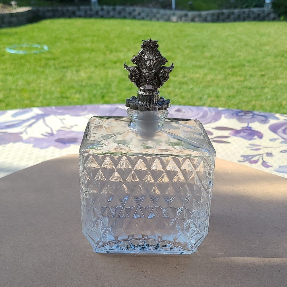 Elegant Clear Glass Perfume Bottle with Silver Cap